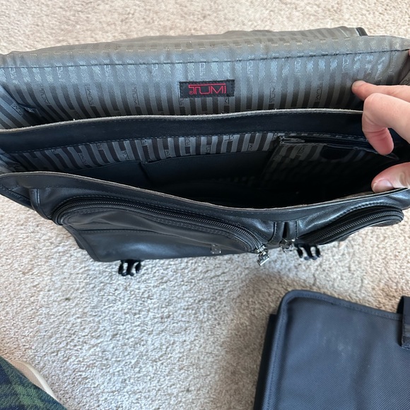 Tumi black leather briefcase - Picture 3 of 9